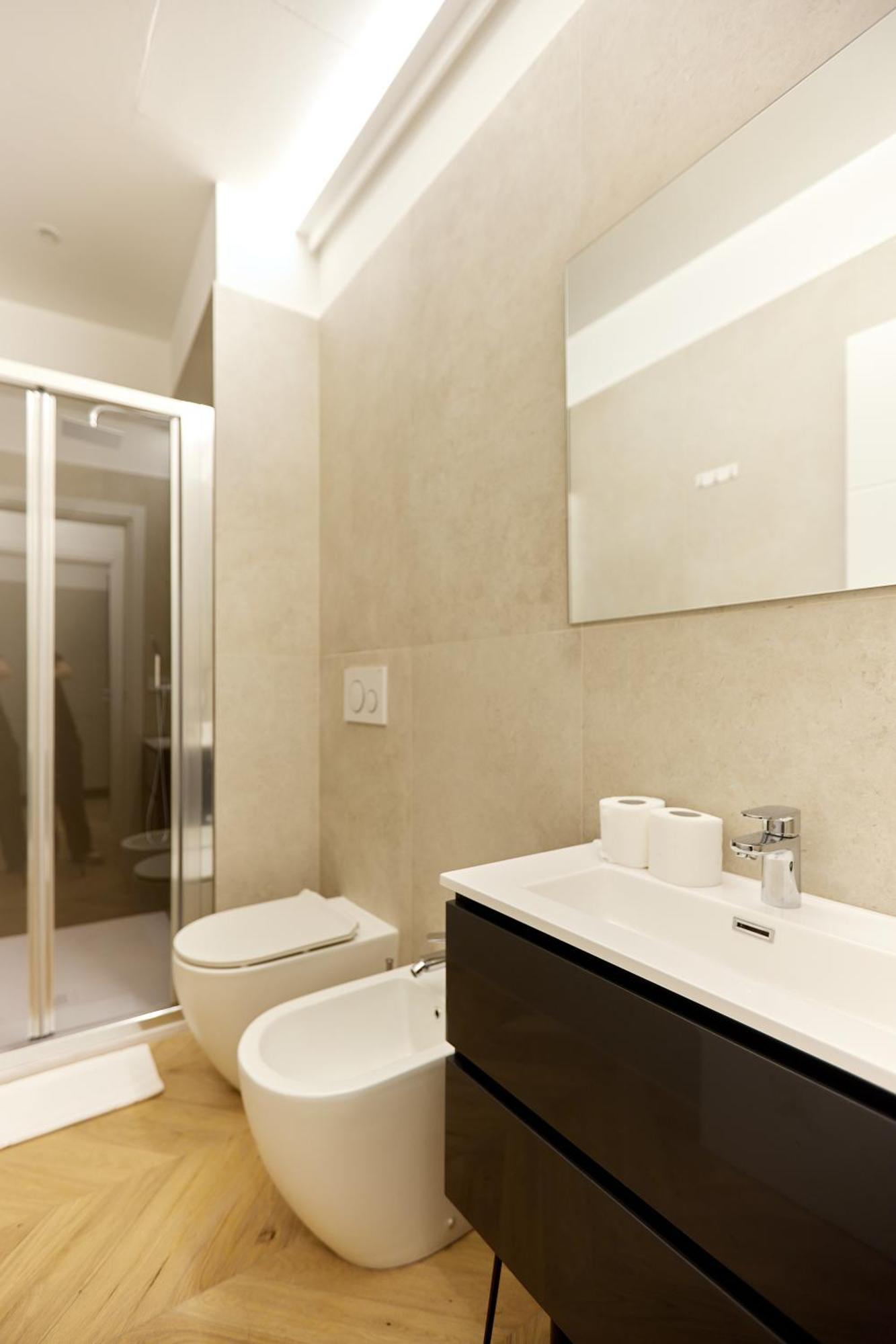Duomo Imperial Suits - Modern And Comfortable Milan Bagian luar foto